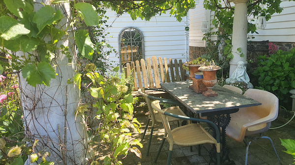 AirBnB Courtyard in Deloraine Tasmania