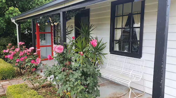 Cottage_Front_AirBnb_Tasmania